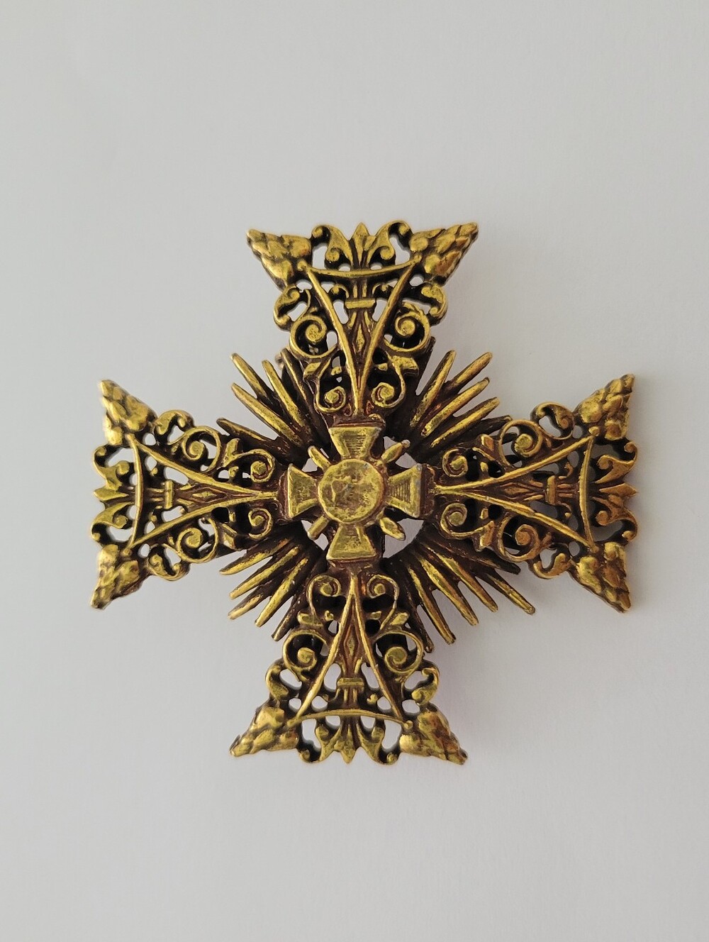 Vintage Filigree Maltese Cross Gold Tone Brooch Pin Unsigned scrollwork Sunburst